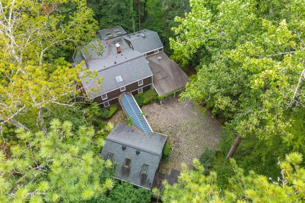 4765 Jett Road, Atlanta, Georgia 30327, 5 Bedrooms Bedrooms, ,4 BathroomsBathrooms,Residential,For Sale,4765 Jett Road,7629481