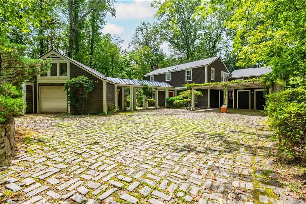 4765 Jett Road, Atlanta, Georgia 30327, 5 Bedrooms Bedrooms, ,4 BathroomsBathrooms,Residential,For Sale,4765 Jett Road,7629481