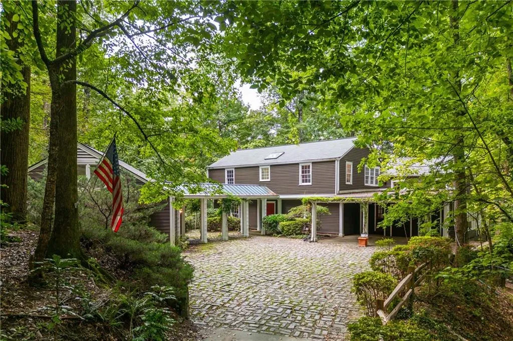 4765 Jett Road, Atlanta, Georgia 30327, 5 Bedrooms Bedrooms, ,4 BathroomsBathrooms,Residential,For Sale,4765 Jett Road,7629481