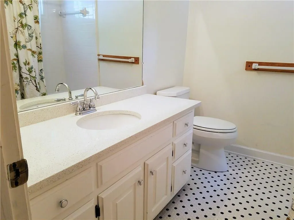 7420 Crompton Court N, Atlanta, Georgia 30350, 6 Bedrooms Bedrooms, ,5 BathroomsBathrooms,Residential,Sold,7420 Crompton Court N,5882694