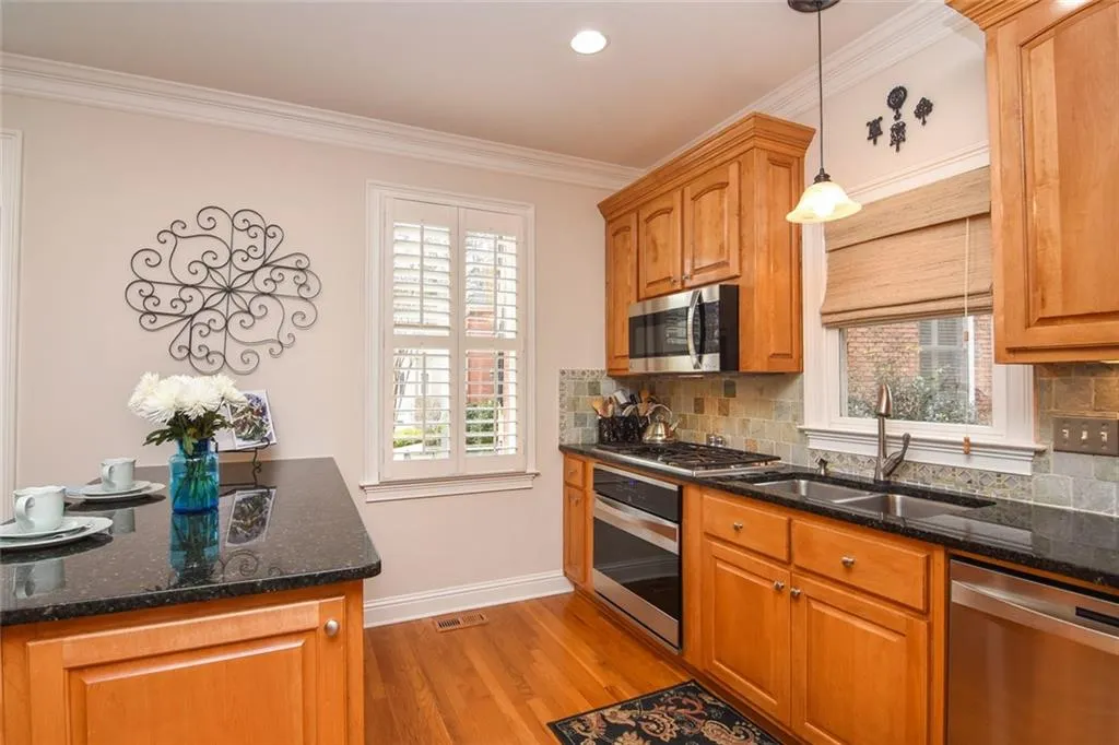 935 Roberts Landing Cove, Sandy Springs, Georgia 30350, 4 Bedrooms Bedrooms, ,3 BathroomsBathrooms,Residential,Sold,935 Roberts Landing Cove,5974539