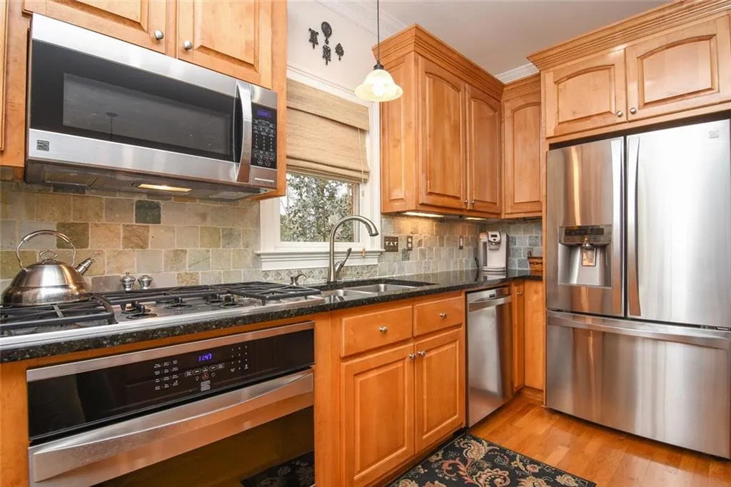 935 Roberts Landing Cove, Sandy Springs, Georgia 30350, 4 Bedrooms Bedrooms, ,3 BathroomsBathrooms,Residential,Sold,935 Roberts Landing Cove,5974539