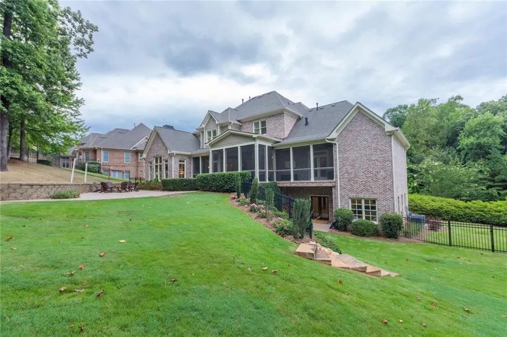 7750 Stables Drive, Sandy Springs, Georgia 30350, 6 Bedrooms Bedrooms, ,5 BathroomsBathrooms,Residential,Sold,7750 Stables Drive,6609481