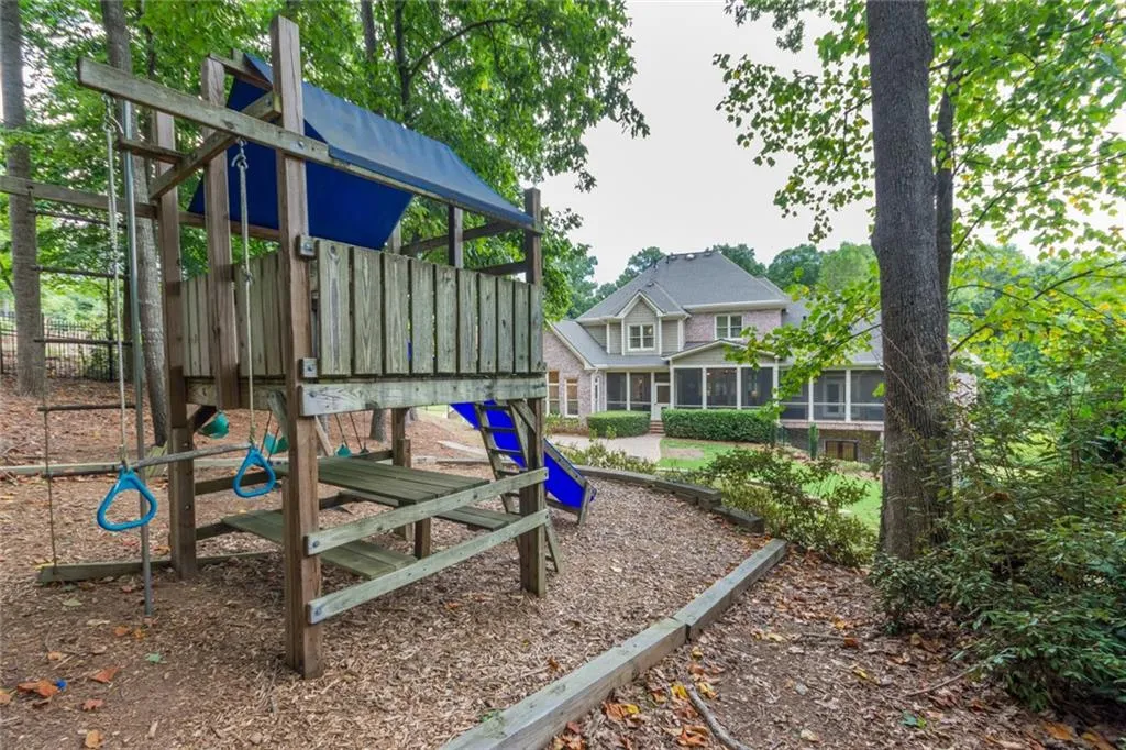 7750 Stables Drive, Sandy Springs, Georgia 30350, 6 Bedrooms Bedrooms, ,5 BathroomsBathrooms,Residential,Sold,7750 Stables Drive,6609481