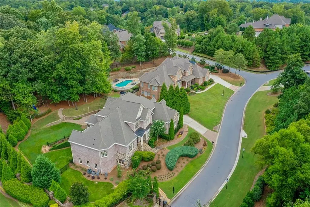 7750 Stables Drive, Sandy Springs, Georgia 30350, 6 Bedrooms Bedrooms, ,5 BathroomsBathrooms,Residential,Sold,7750 Stables Drive,6609481