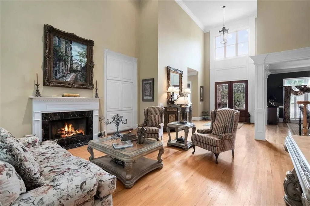 135 Dunwoody Creek Court, Sandy Springs, Georgia 30350, 4 Bedrooms Bedrooms, ,4 BathroomsBathrooms,Residential,Sold,135 Dunwoody Creek Court,6916235