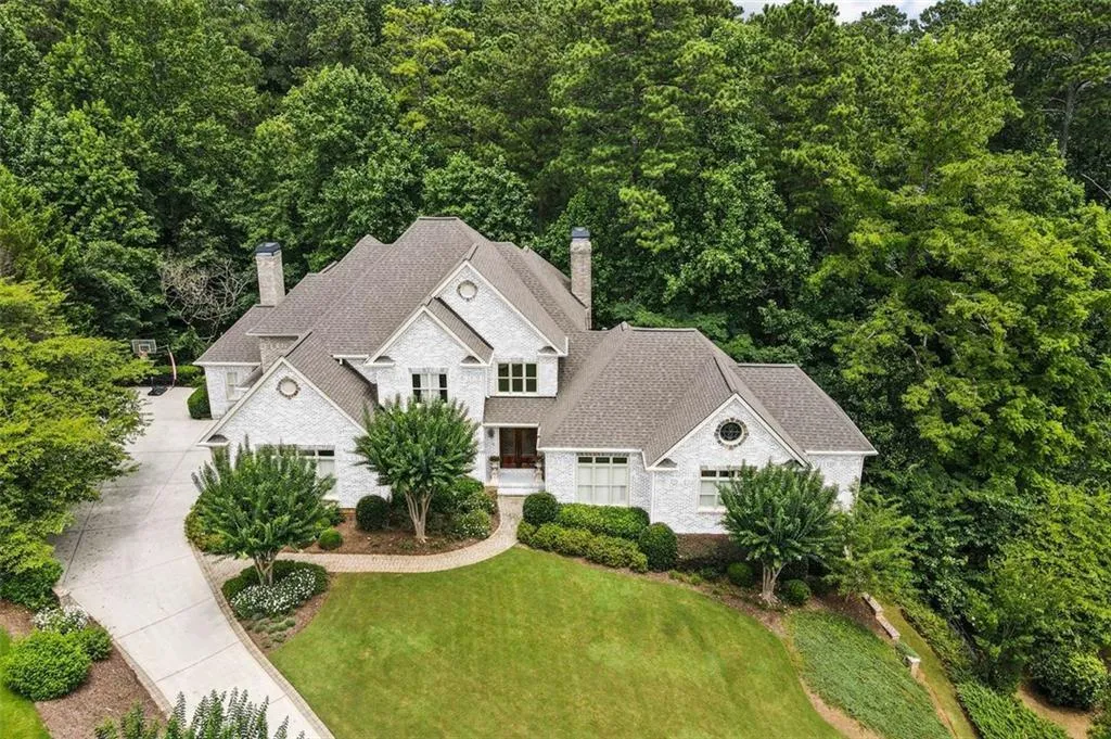 135 Dunwoody Creek Court, Sandy Springs, Georgia 30350, 4 Bedrooms Bedrooms, ,4 BathroomsBathrooms,Residential,Sold,135 Dunwoody Creek Court,6916235