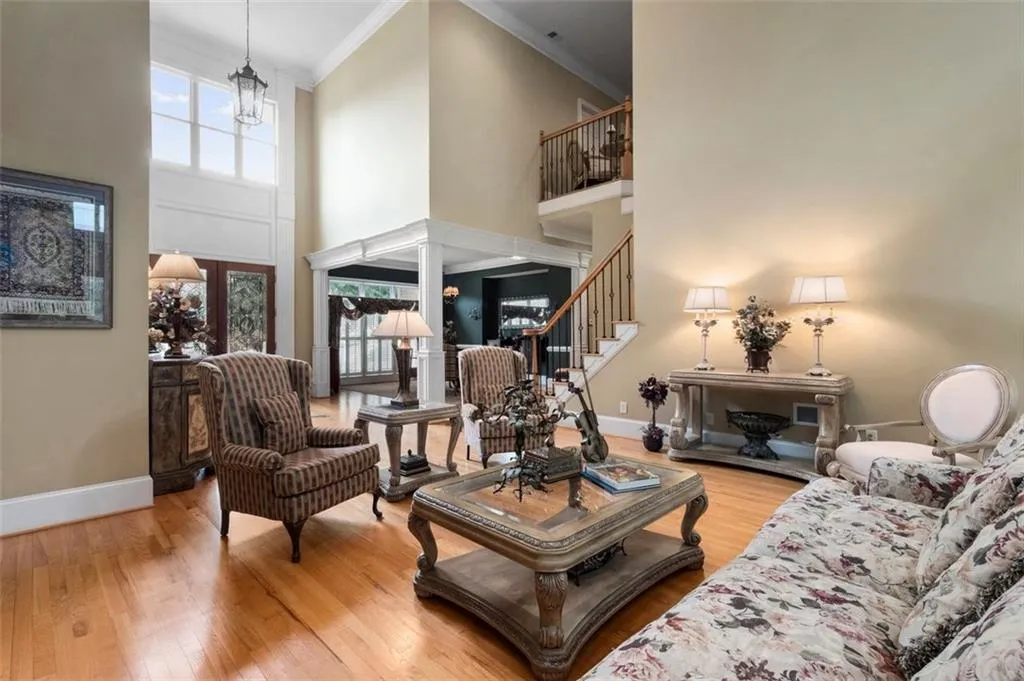 135 Dunwoody Creek Court, Sandy Springs, Georgia 30350, 4 Bedrooms Bedrooms, ,4 BathroomsBathrooms,Residential,Sold,135 Dunwoody Creek Court,6916235