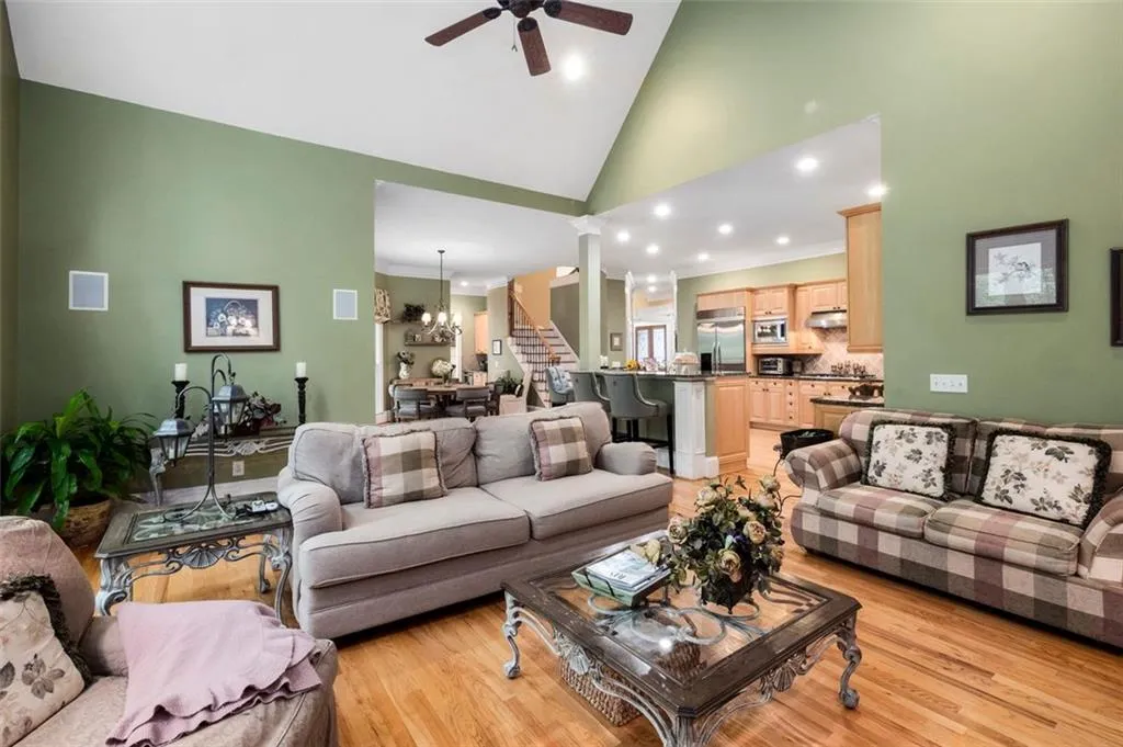 135 Dunwoody Creek Court, Sandy Springs, Georgia 30350, 4 Bedrooms Bedrooms, ,4 BathroomsBathrooms,Residential,Sold,135 Dunwoody Creek Court,6916235