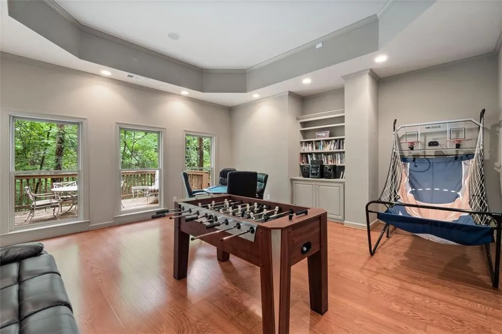 135 Dunwoody Creek Court, Sandy Springs, Georgia 30350, 4 Bedrooms Bedrooms, ,4 BathroomsBathrooms,Residential,Sold,135 Dunwoody Creek Court,6916235