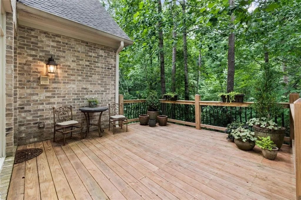 135 Dunwoody Creek Court, Sandy Springs, Georgia 30350, 4 Bedrooms Bedrooms, ,4 BathroomsBathrooms,Residential,Sold,135 Dunwoody Creek Court,6916235