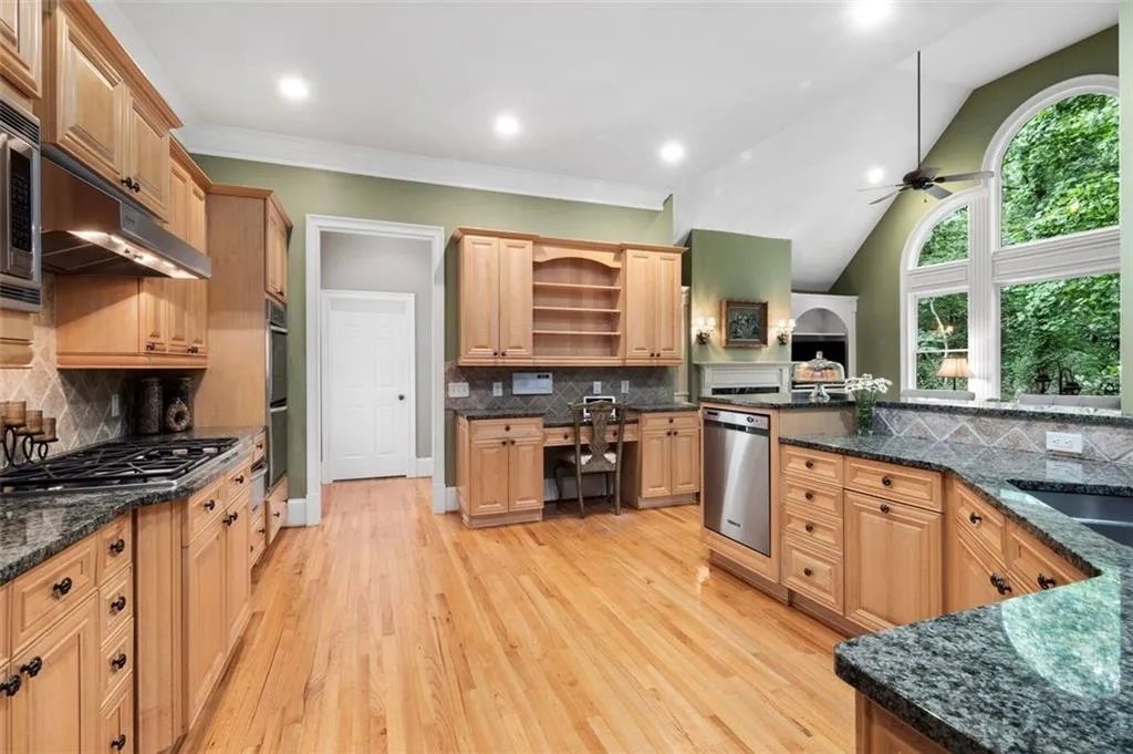 135 Dunwoody Creek Court, Sandy Springs, Georgia 30350, 4 Bedrooms Bedrooms, ,4 BathroomsBathrooms,Residential,Sold,135 Dunwoody Creek Court,6916235