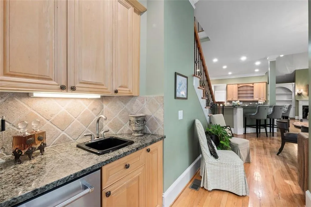 135 Dunwoody Creek Court, Sandy Springs, Georgia 30350, 4 Bedrooms Bedrooms, ,4 BathroomsBathrooms,Residential,Sold,135 Dunwoody Creek Court,6916235