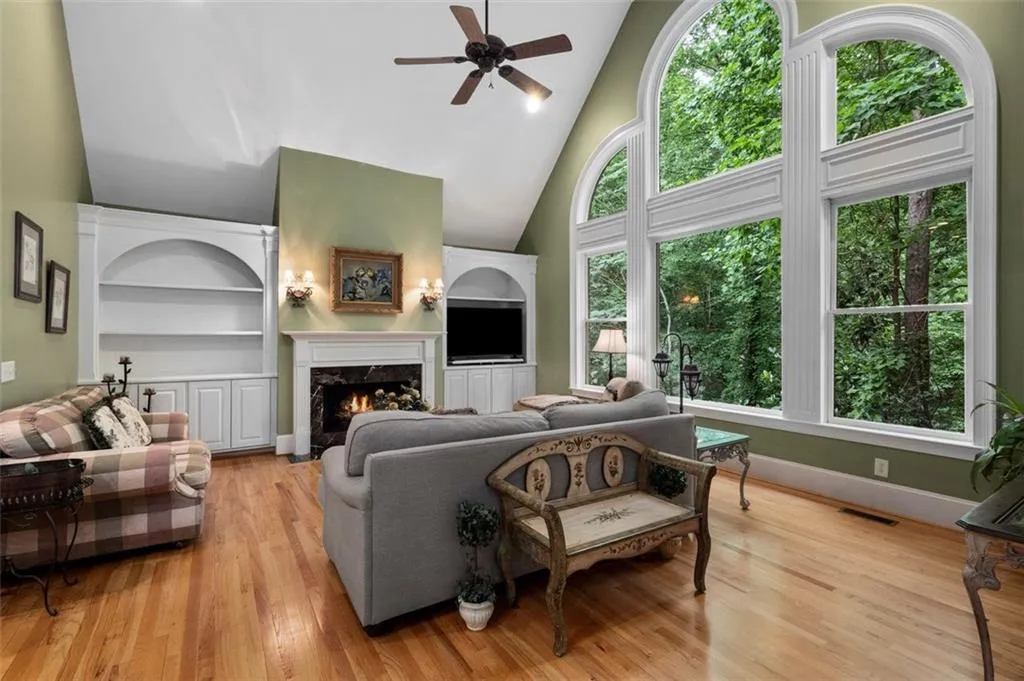 135 Dunwoody Creek Court, Sandy Springs, Georgia 30350, 4 Bedrooms Bedrooms, ,4 BathroomsBathrooms,Residential,Sold,135 Dunwoody Creek Court,6916235