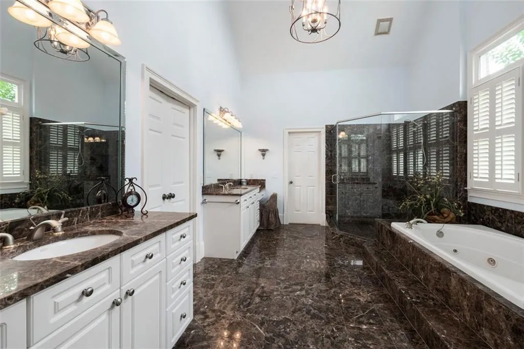 135 Dunwoody Creek Court, Sandy Springs, Georgia 30350, 4 Bedrooms Bedrooms, ,4 BathroomsBathrooms,Residential,Sold,135 Dunwoody Creek Court,6916235