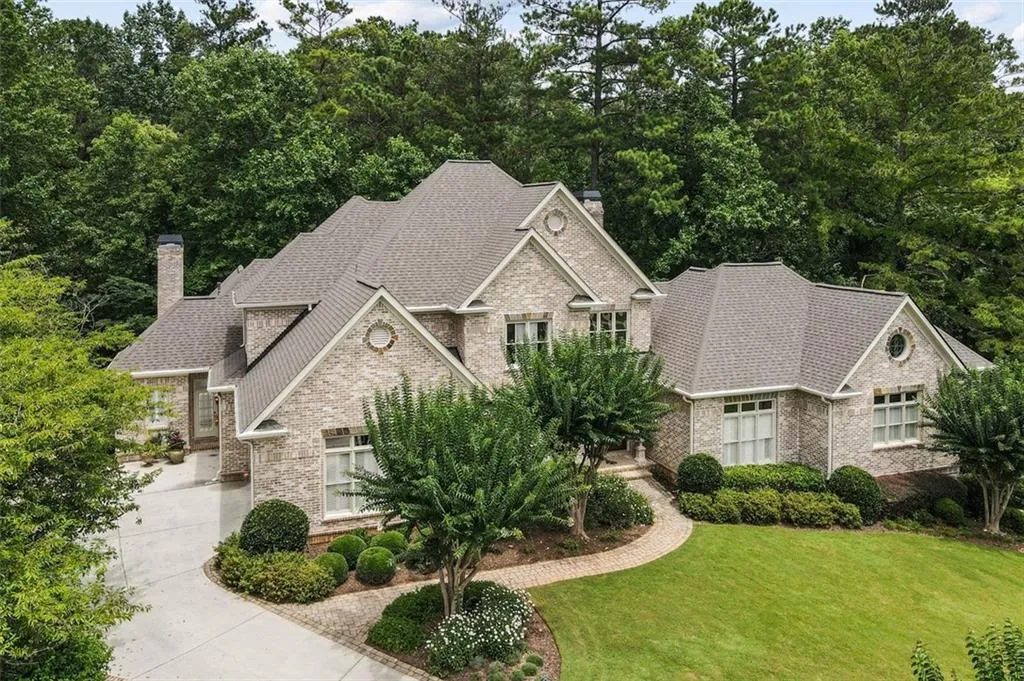 135 Dunwoody Creek Court, Sandy Springs, Georgia 30350, 4 Bedrooms Bedrooms, ,4 BathroomsBathrooms,Residential,Sold,135 Dunwoody Creek Court,6916235