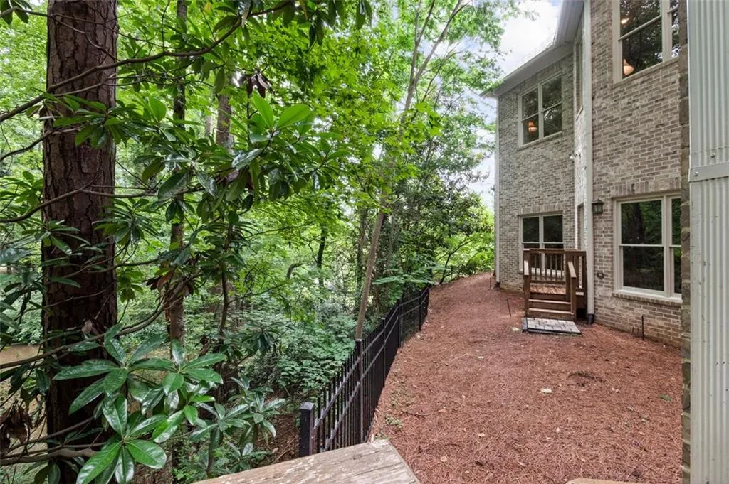 135 Dunwoody Creek Court, Sandy Springs, Georgia 30350, 4 Bedrooms Bedrooms, ,4 BathroomsBathrooms,Residential,Sold,135 Dunwoody Creek Court,6916235