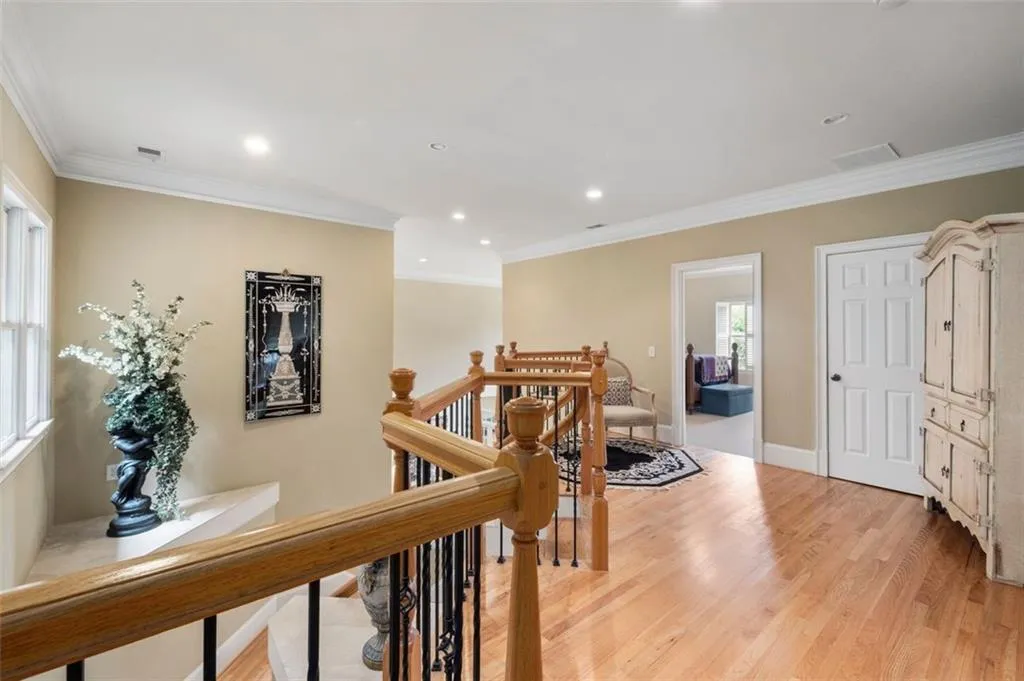 135 Dunwoody Creek Court, Sandy Springs, Georgia 30350, 4 Bedrooms Bedrooms, ,4 BathroomsBathrooms,Residential,Sold,135 Dunwoody Creek Court,6916235