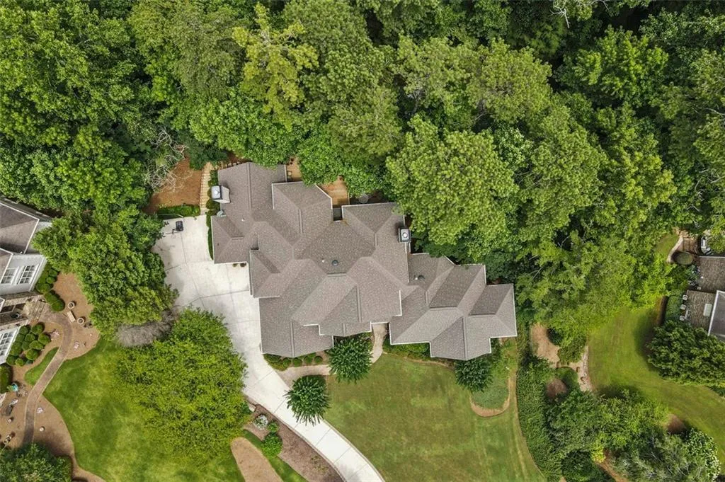 135 Dunwoody Creek Court, Sandy Springs, Georgia 30350, 4 Bedrooms Bedrooms, ,4 BathroomsBathrooms,Residential,Sold,135 Dunwoody Creek Court,6916235