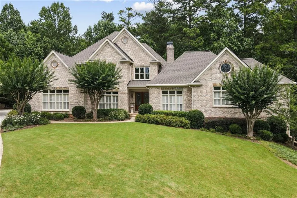 135 Dunwoody Creek Court, Sandy Springs, Georgia 30350, 4 Bedrooms Bedrooms, ,4 BathroomsBathrooms,Residential,Sold,135 Dunwoody Creek Court,6916235