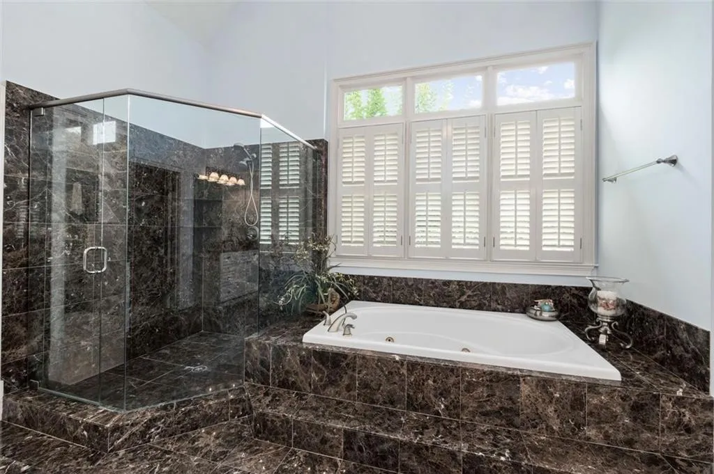 135 Dunwoody Creek Court, Sandy Springs, Georgia 30350, 4 Bedrooms Bedrooms, ,4 BathroomsBathrooms,Residential,Sold,135 Dunwoody Creek Court,6916235