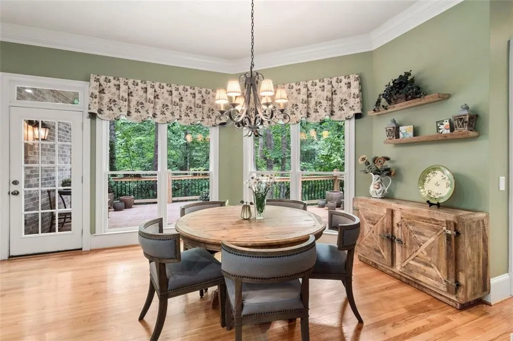 135 Dunwoody Creek Court, Sandy Springs, Georgia 30350, 4 Bedrooms Bedrooms, ,4 BathroomsBathrooms,Residential,Sold,135 Dunwoody Creek Court,6916235