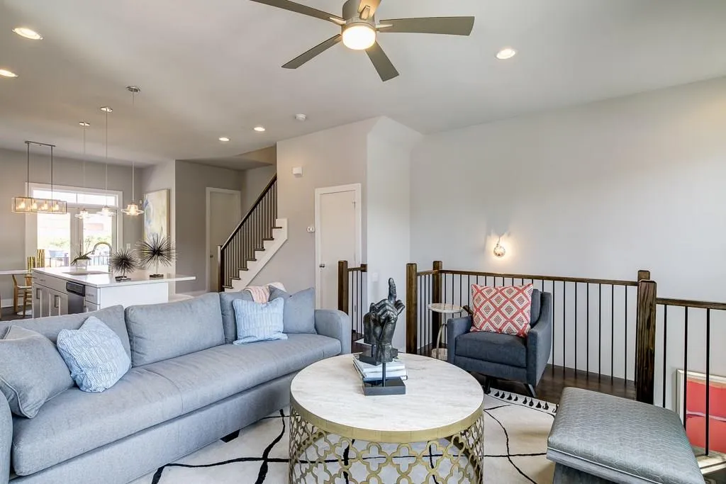 709 Taylor Court Unit 18, Atlanta, Georgia 30324, 3 Bedrooms Bedrooms, ,3 BathroomsBathrooms,Residential,Sold,709 Taylor Court Unit 18,5723831