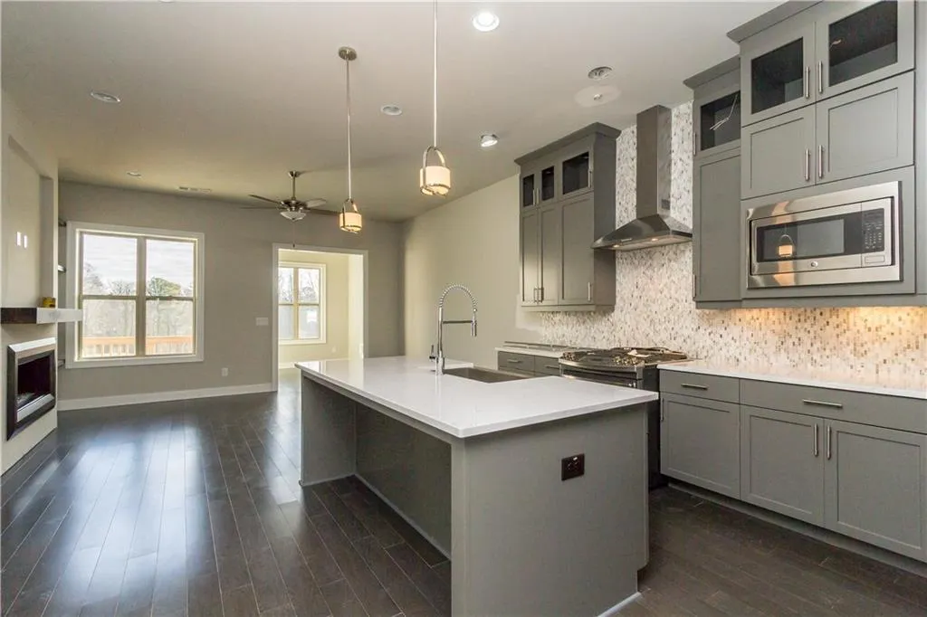 4208 Deming Circle, Atlanta, Georgia 30342, 3 Bedrooms Bedrooms, ,3 BathroomsBathrooms,Residential,Sold,4208 Deming Circle,5714865