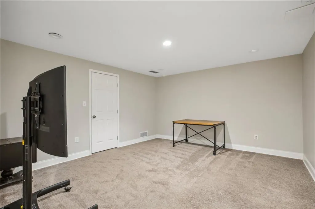 120 Marsh Glen Point, Atlanta, Georgia 30328, 6 Bedrooms Bedrooms, ,4 BathroomsBathrooms,Residential,Sold,120 Marsh Glen Point,7393170