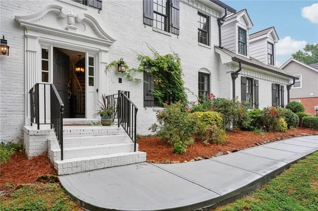 120 Marsh Glen Point, Atlanta, Georgia 30328, 6 Bedrooms Bedrooms, ,4 BathroomsBathrooms,Residential,Sold,120 Marsh Glen Point,7393170