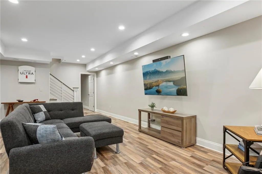 120 Marsh Glen Point, Atlanta, Georgia 30328, 6 Bedrooms Bedrooms, ,4 BathroomsBathrooms,Residential,Sold,120 Marsh Glen Point,7393170