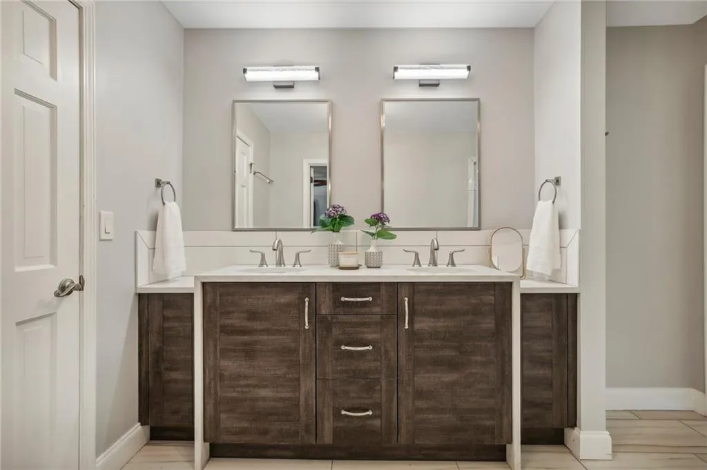 120 Marsh Glen Point, Atlanta, Georgia 30328, 6 Bedrooms Bedrooms, ,4 BathroomsBathrooms,Residential,Sold,120 Marsh Glen Point,7393170