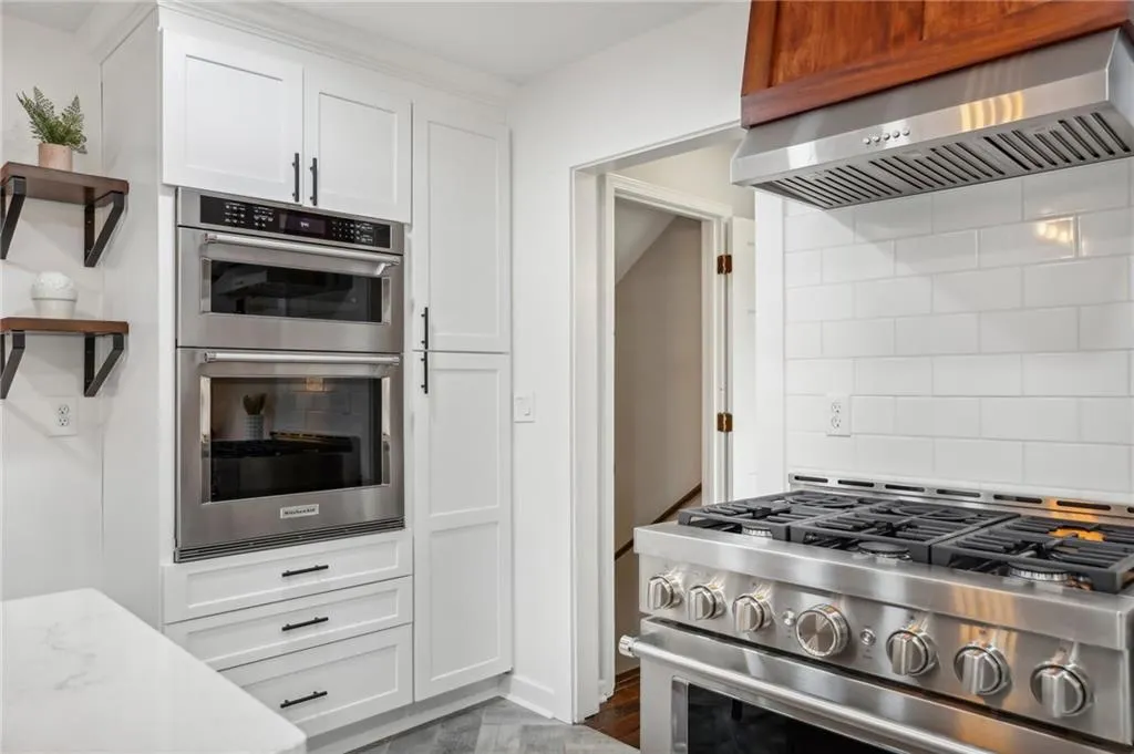 120 Marsh Glen Point, Atlanta, Georgia 30328, 6 Bedrooms Bedrooms, ,4 BathroomsBathrooms,Residential,Sold,120 Marsh Glen Point,7393170