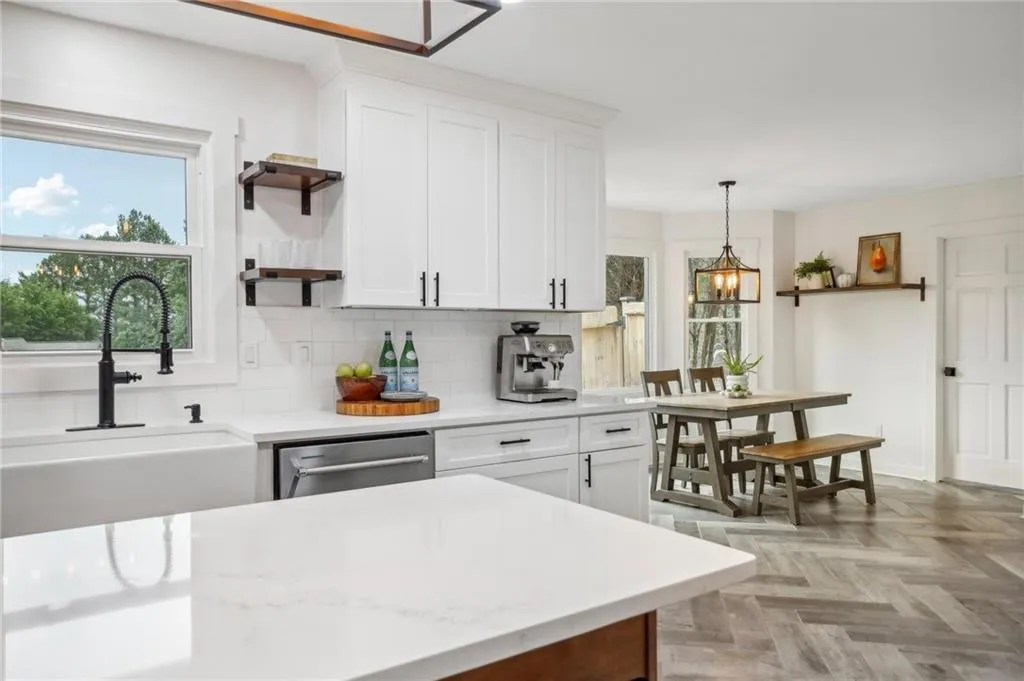 120 Marsh Glen Point, Atlanta, Georgia 30328, 6 Bedrooms Bedrooms, ,4 BathroomsBathrooms,Residential,Sold,120 Marsh Glen Point,7393170