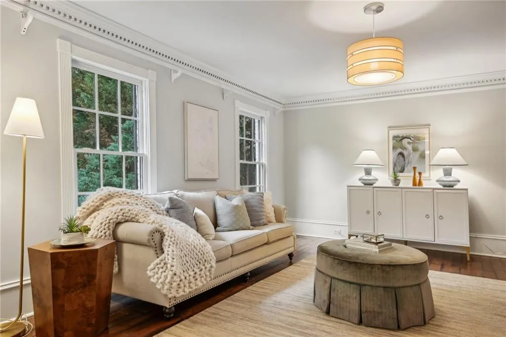 120 Marsh Glen Point, Atlanta, Georgia 30328, 6 Bedrooms Bedrooms, ,4 BathroomsBathrooms,Residential,Sold,120 Marsh Glen Point,7393170