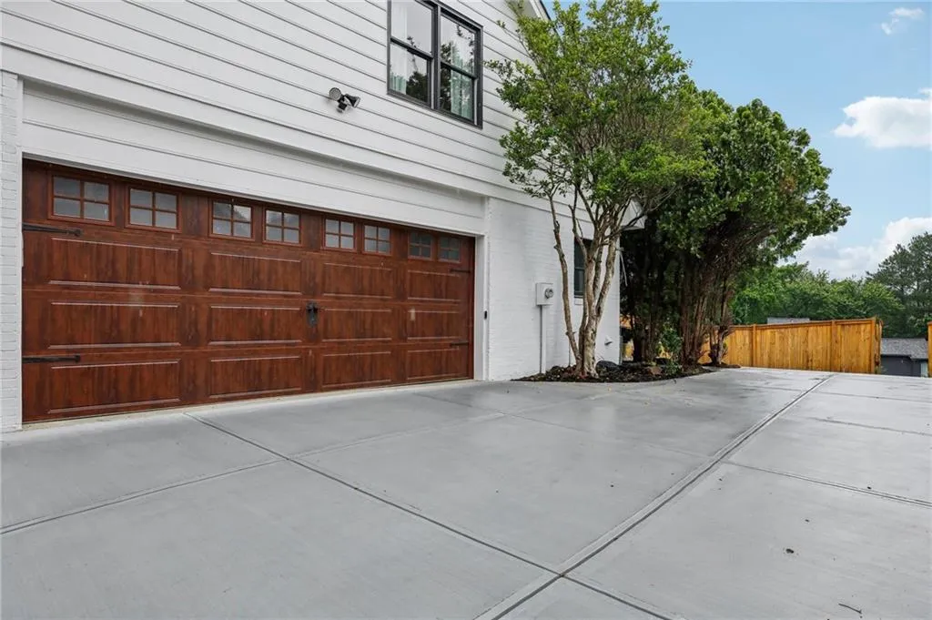 120 Marsh Glen Point, Atlanta, Georgia 30328, 6 Bedrooms Bedrooms, ,4 BathroomsBathrooms,Residential,Sold,120 Marsh Glen Point,7393170