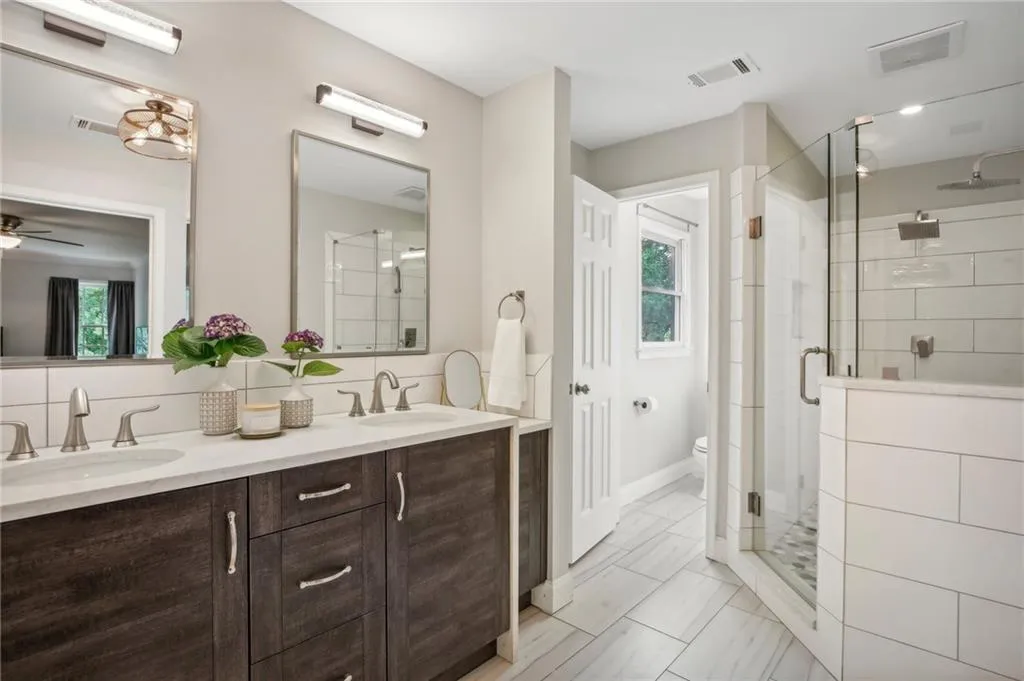 120 Marsh Glen Point, Atlanta, Georgia 30328, 6 Bedrooms Bedrooms, ,4 BathroomsBathrooms,Residential,Sold,120 Marsh Glen Point,7393170