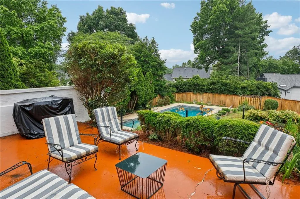 120 Marsh Glen Point, Atlanta, Georgia 30328, 6 Bedrooms Bedrooms, ,4 BathroomsBathrooms,Residential,Sold,120 Marsh Glen Point,7393170