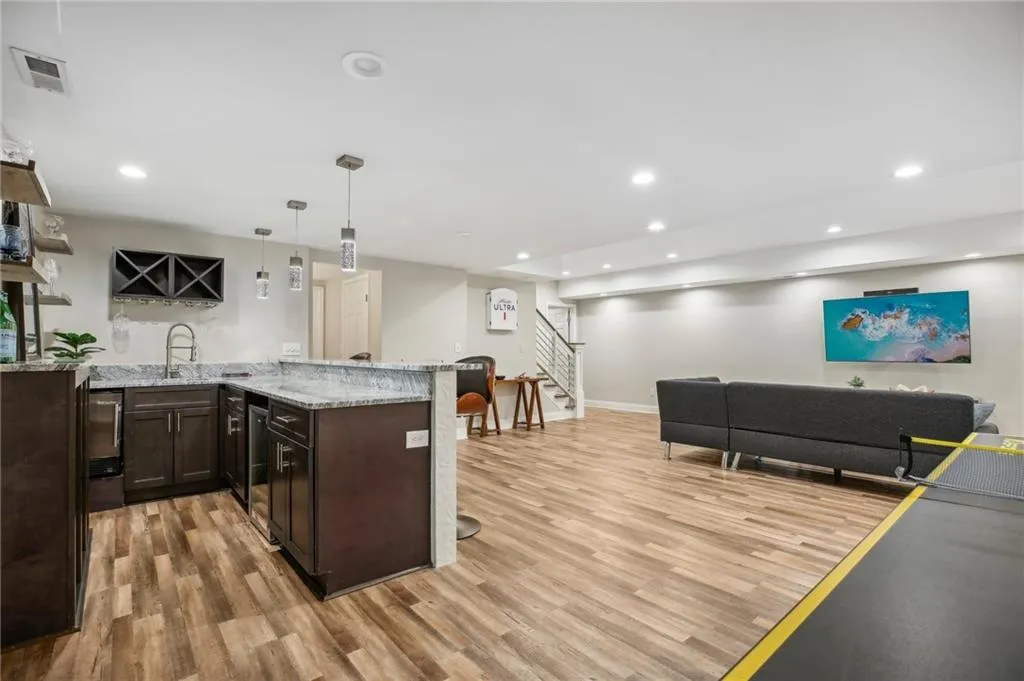 120 Marsh Glen Point, Atlanta, Georgia 30328, 6 Bedrooms Bedrooms, ,4 BathroomsBathrooms,Residential,Sold,120 Marsh Glen Point,7393170