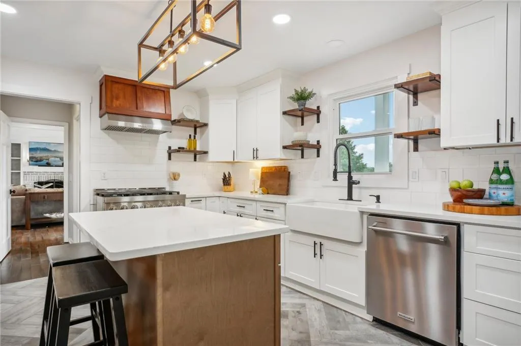 120 Marsh Glen Point, Atlanta, Georgia 30328, 6 Bedrooms Bedrooms, ,4 BathroomsBathrooms,Residential,Sold,120 Marsh Glen Point,7393170