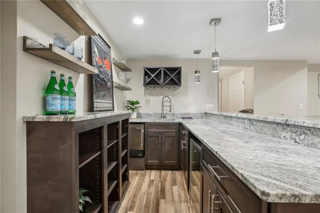 120 Marsh Glen Point, Atlanta, Georgia 30328, 6 Bedrooms Bedrooms, ,4 BathroomsBathrooms,Residential,Sold,120 Marsh Glen Point,7393170