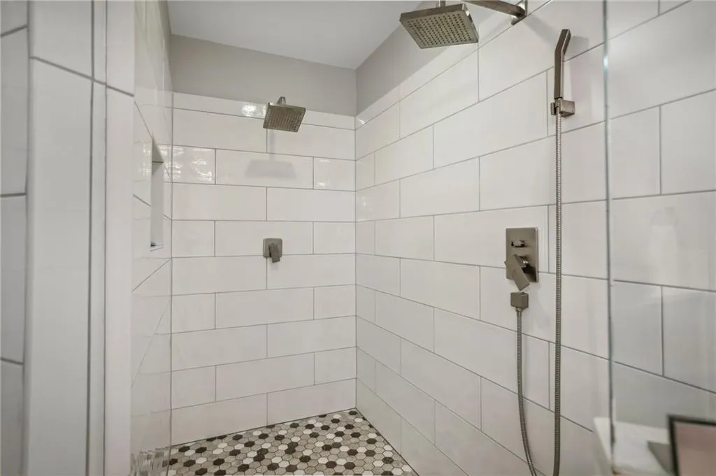 120 Marsh Glen Point, Atlanta, Georgia 30328, 6 Bedrooms Bedrooms, ,4 BathroomsBathrooms,Residential,Sold,120 Marsh Glen Point,7393170