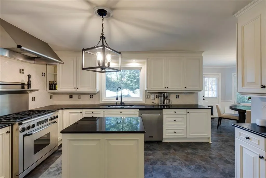 Spacious New Upgraded/Renovated Kitchen