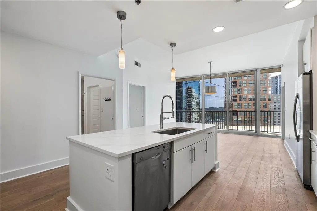 1080 Peachtree Street Ne Unit 1504, Atlanta, Georgia 30309, 2 Bedrooms Bedrooms, ,2 BathroomsBathrooms,Residential,Sold,1080 Peachtree Street Ne Unit 1504,7555034