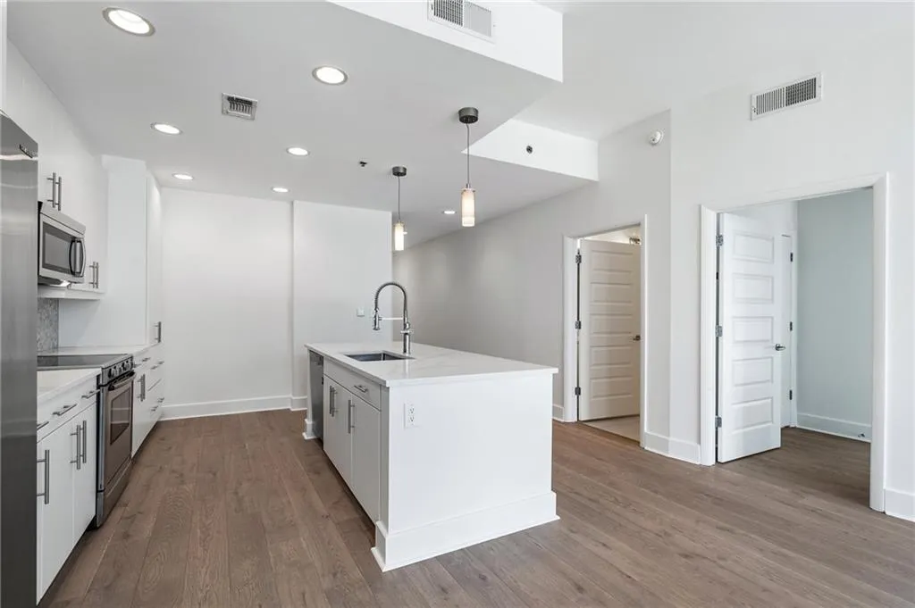 1080 Peachtree Street Ne Unit 1504, Atlanta, Georgia 30309, 2 Bedrooms Bedrooms, ,2 BathroomsBathrooms,Residential,Sold,1080 Peachtree Street Ne Unit 1504,7555034