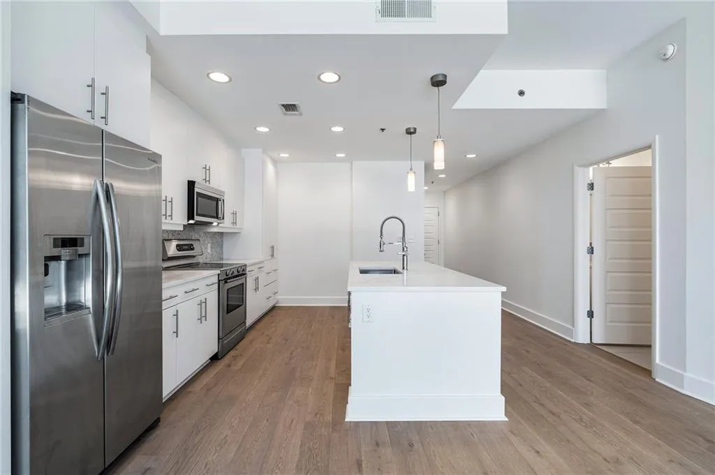 1080 Peachtree Street Ne Unit 1504, Atlanta, Georgia 30309, 2 Bedrooms Bedrooms, ,2 BathroomsBathrooms,Residential,Sold,1080 Peachtree Street Ne Unit 1504,7555034