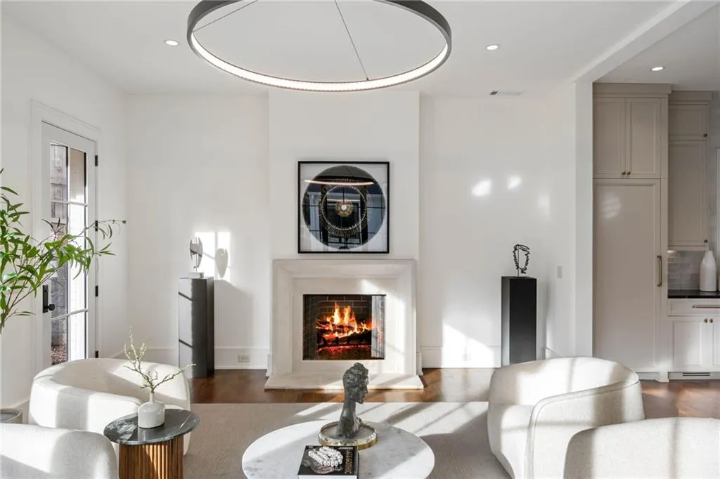 4580 Peachtree Dunwoody Road NE, Atlanta, Georgia 30342, 6 Bedrooms Bedrooms, ,6 BathroomsBathrooms,Residential,Sold,4580 Peachtree Dunwoody Road NE,7344650