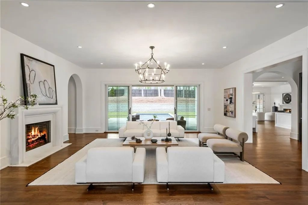 4580 Peachtree Dunwoody Road NE, Atlanta, Georgia 30342, 6 Bedrooms Bedrooms, ,6 BathroomsBathrooms,Residential,Sold,4580 Peachtree Dunwoody Road NE,7344650