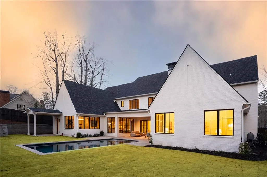 4580 Peachtree Dunwoody Road NE, Atlanta, Georgia 30342, 6 Bedrooms Bedrooms, ,6 BathroomsBathrooms,Residential,Sold,4580 Peachtree Dunwoody Road NE,7344650