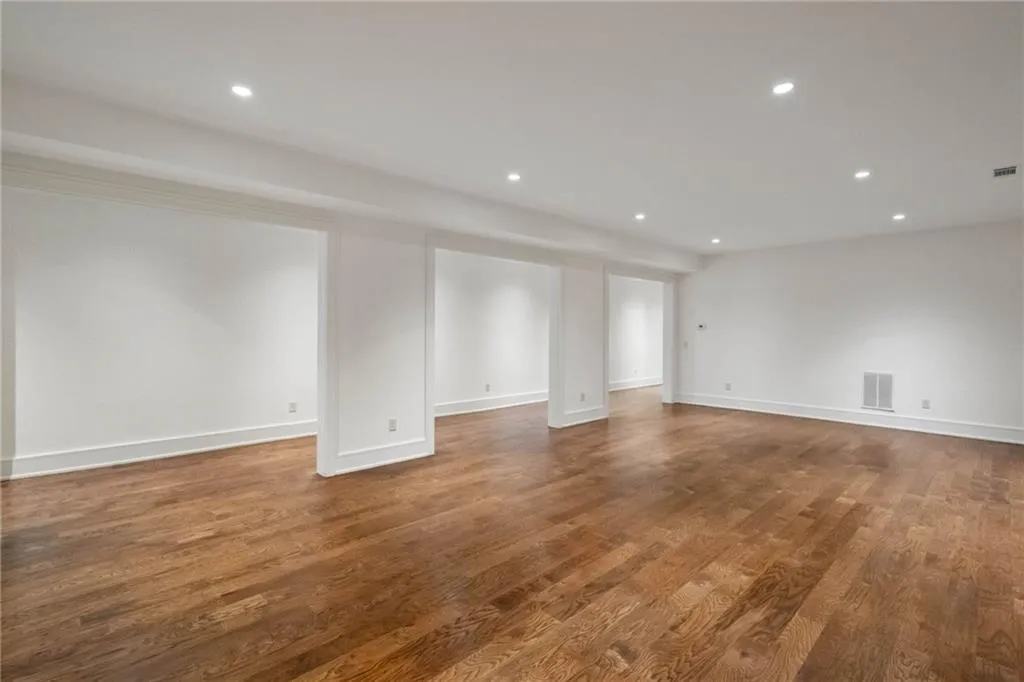 4580 Peachtree Dunwoody Road NE, Atlanta, Georgia 30342, 6 Bedrooms Bedrooms, ,6 BathroomsBathrooms,Residential,Sold,4580 Peachtree Dunwoody Road NE,7344650